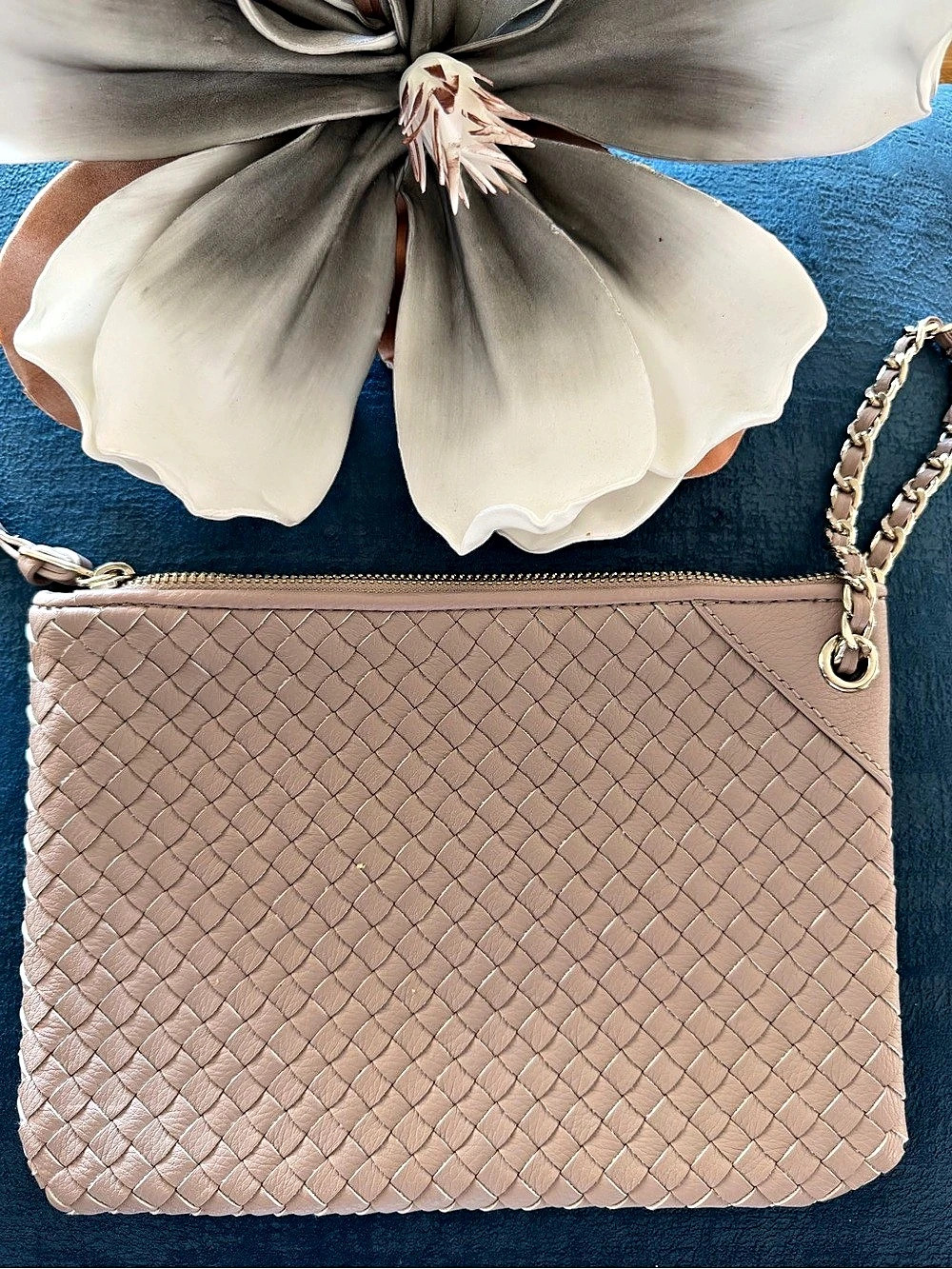 Banana Republic Quilted Wristlet Crossbody in Pink/Peach Like New